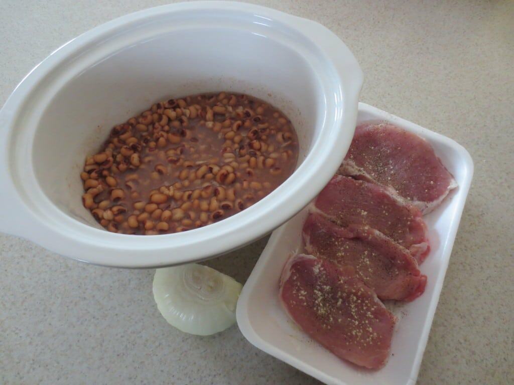 ingredients for slow cooker black eyed peas and pork chops