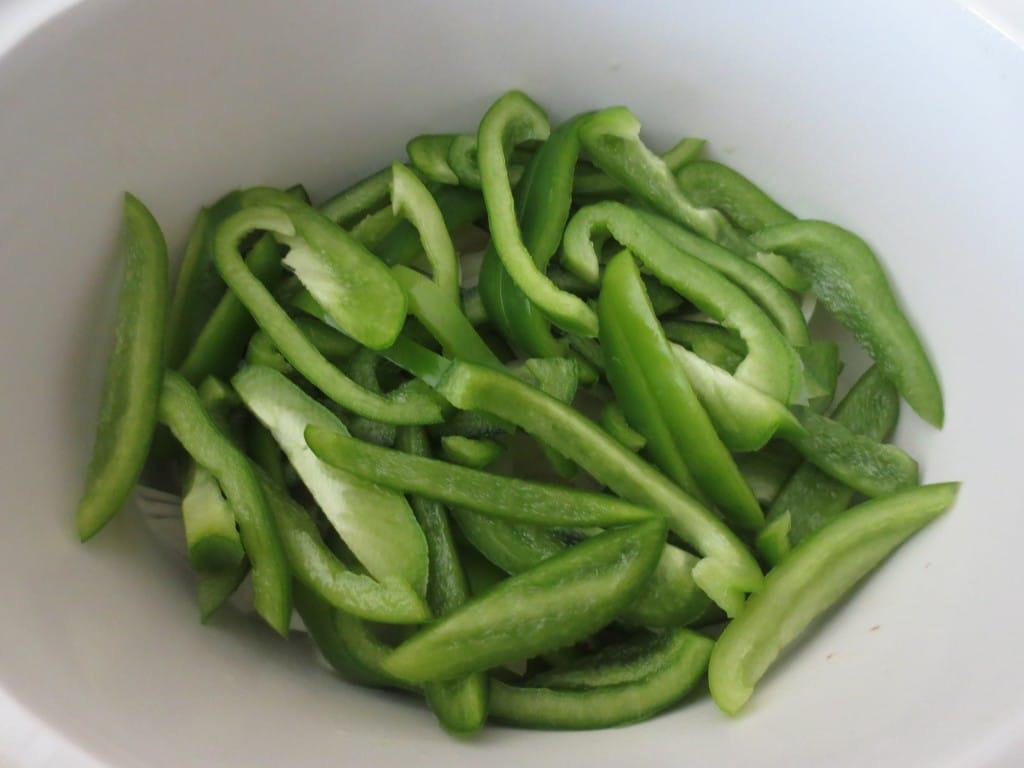 sliced green bell pepper in slow cooker 