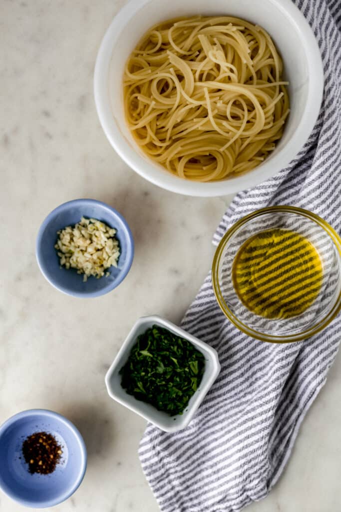 ingredients for the quick pasta toss in small bowls 