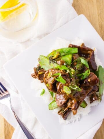 This quick and easy Beef and Snow Peas stir fry recipe is so delicious and makes the perfect meal when served over cooked rice. simplylakita.com #easymeal