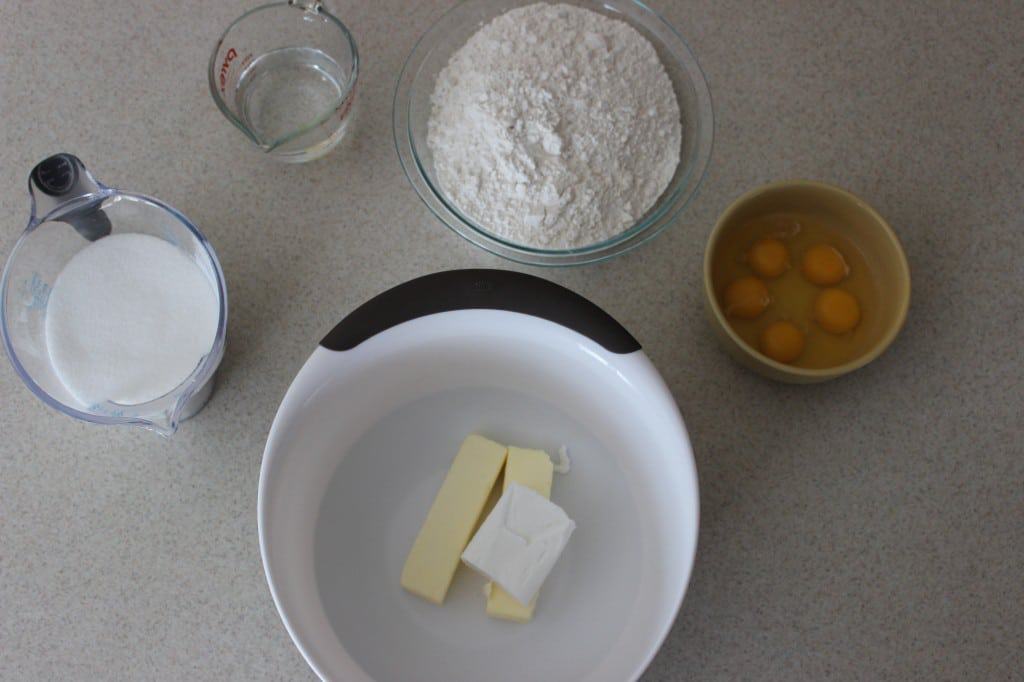 ingredients needed to make cake in separate bowls 