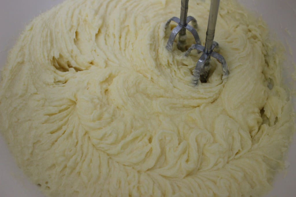 7 Up Pound Cake Simply LaKita 5 cake batter and hand mixer