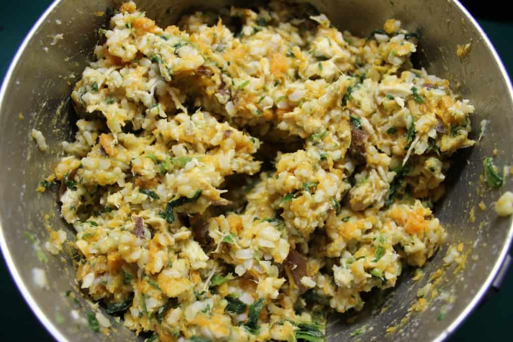 Homemade Dog Food Revisited is filled with chicken, sweet potato, spinach, and brown rice that your dog friend is sure to love. simplylakita.com #dog #dogfood
