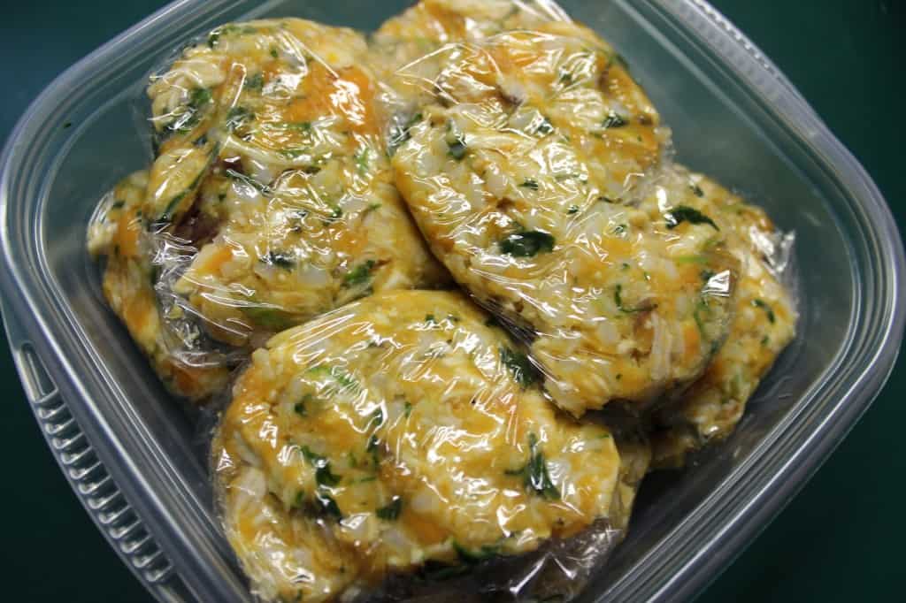 Homemade Dog Food Revisited is filled with chicken, sweet potato, spinach, and brown rice that your dog friend is sure to love. simplylakita.com #dog #dogfood