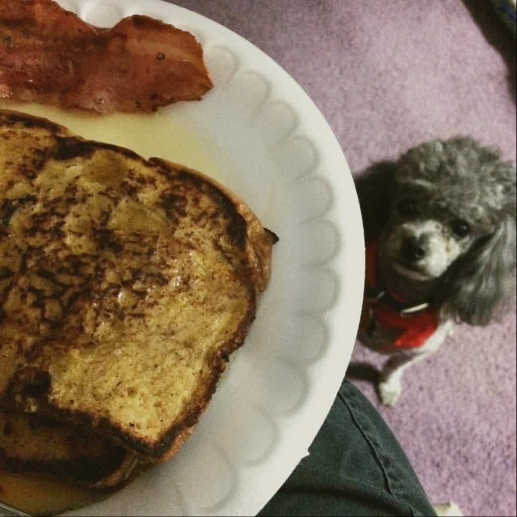 Apple Butter French Toast is the perfect comfort food for breakfast or dinner. The addition of apple butter gives the French toast an extra layer of sweet flavor. simplylakita.com #breakfast #brunch #Frenchtoast