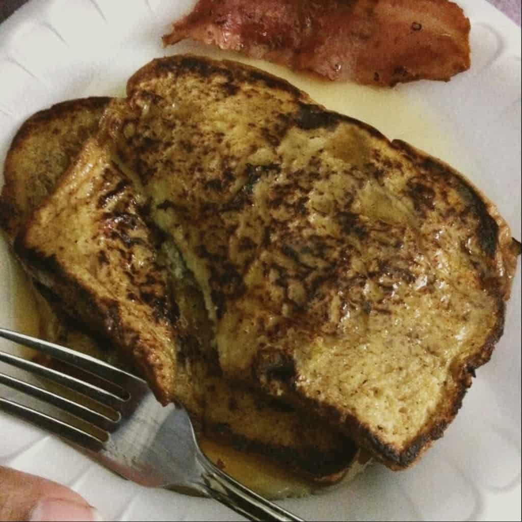 Apple Butter French Toast is the perfect comfort food for breakfast or dinner. The addition of apple butter gives the French toast an extra layer of sweet flavor. simplylakita.com #breakfast #brunch #Frenchtoast