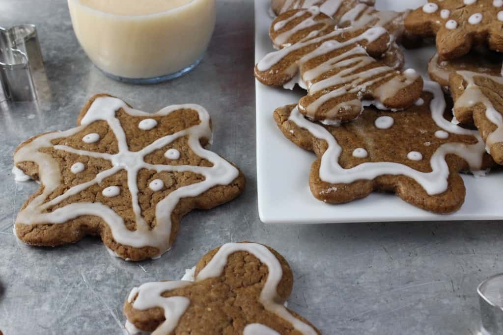 Vegan Gingerbread Cookies are a deliciously spicy holiday cookie that is dairy-free and sure to be enjoyed by everyone. The perfect way to celebrate the holiday. simplylakita.com #vegan #holiday #gingerbread