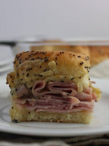 Hot Ham and Swiss Rolls - Easy and delicious recipe that is perfect for when you need a meal in minutes. Also topped with a sauce that is quick to make. simplylakita.com