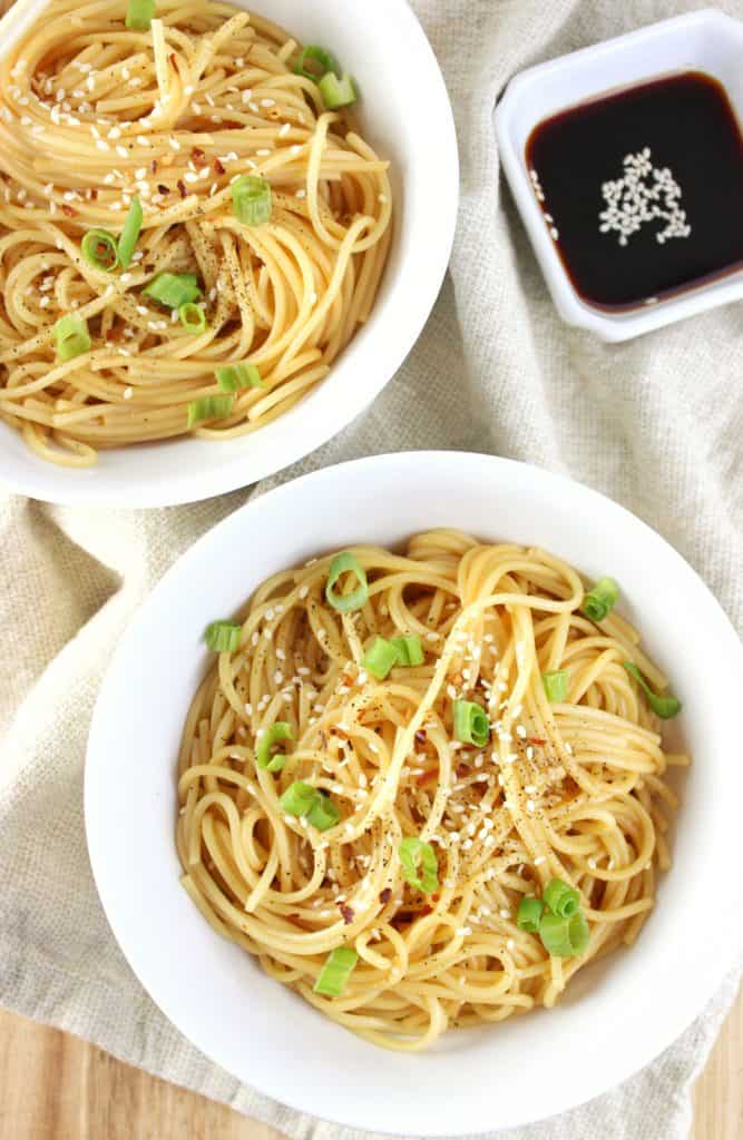 Easy Sesame Noodles - Need a meal in 30 minutes or less? This recipe for sesame noodles will help you achieve that and is so easy to make. Give it a try! simplylakita.com #sesame #noodles #easyrecipe