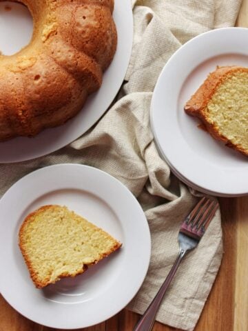 Rum Cake - On a recent trip to the Virgin Islands I was able to pick up some local rum and so I decided to share a cake recipe with you today on the blog. simplylakita.com #cake #rum #rumcake