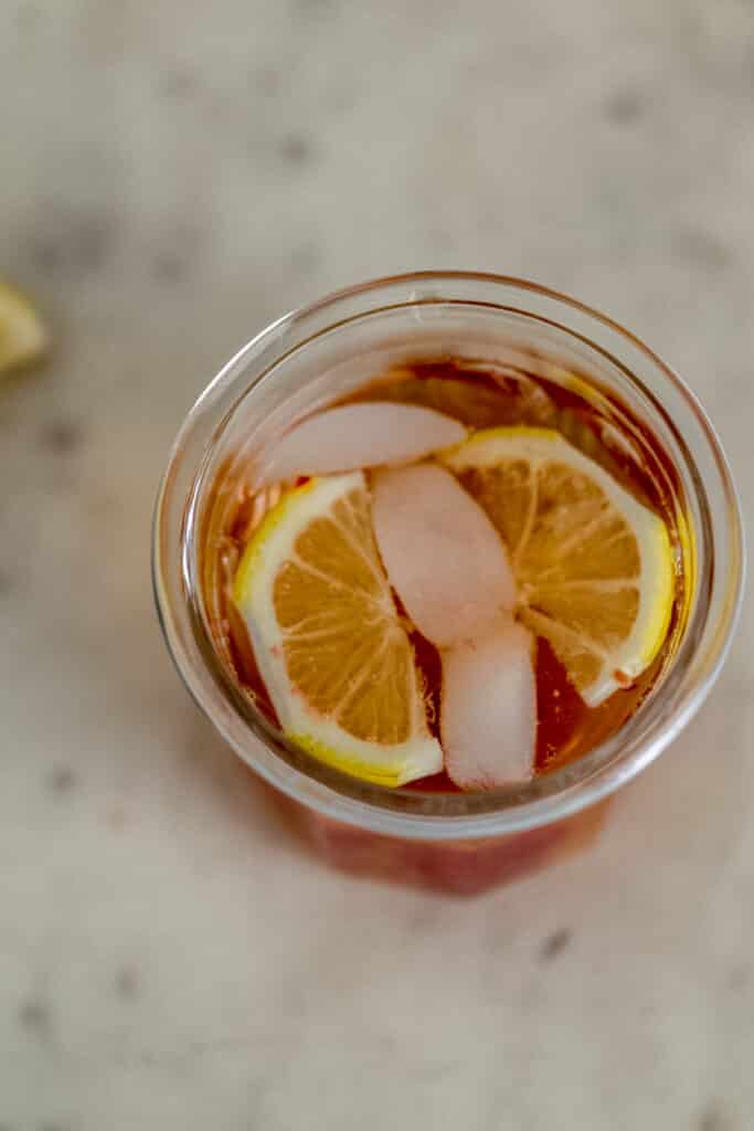 glass of green tea with ice and lemon slices