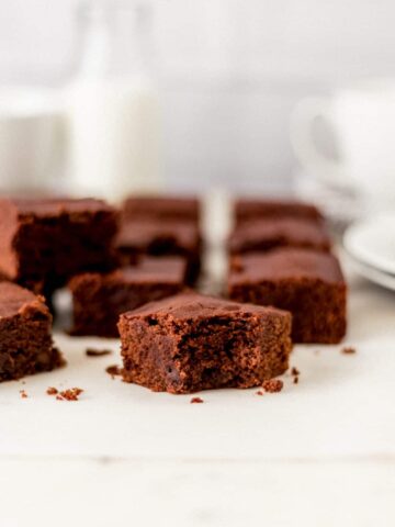 close-up side view chocolate mint brownies