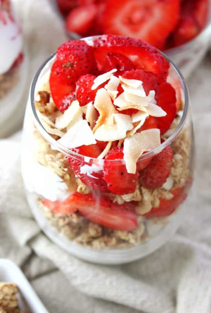 Easy Breakfast Parfait - This parfait layers yogurt, granola, and fresh sliced strawberries for a fast breakfast with less guilt. simplylakita.com #breakfast #easyrecipe