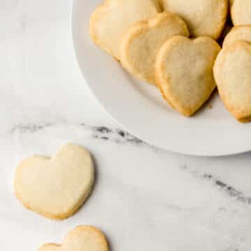 finished cookies on marble surface and white plate