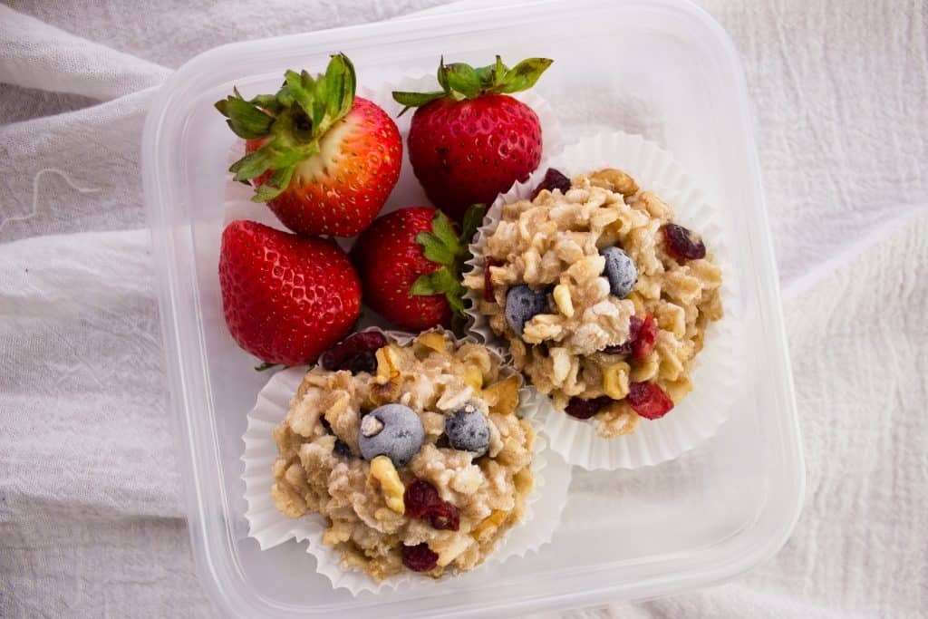 oatmeal cups and strawberries in container 