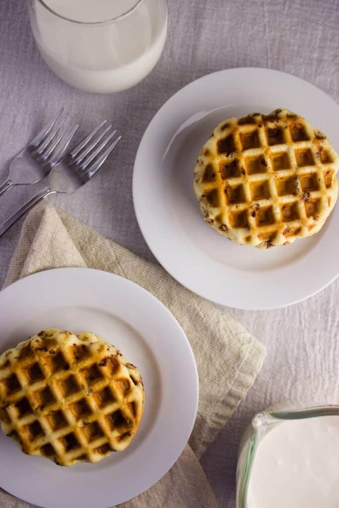 Cinnamon Roll Waffles - Get the delicious taste of cinnamon rolls in the form of a waffle topped with a cream cheese icing. So easy and delicious! simplylakita.com #breakfast #cinnamonroll #waffles