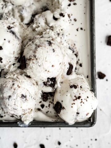 overhead view cookies and cream ice cream in container.
