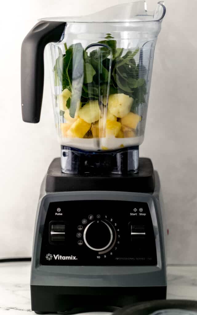 ingredients to make smoothie in blender 