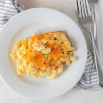overhead view southern mac and cheese