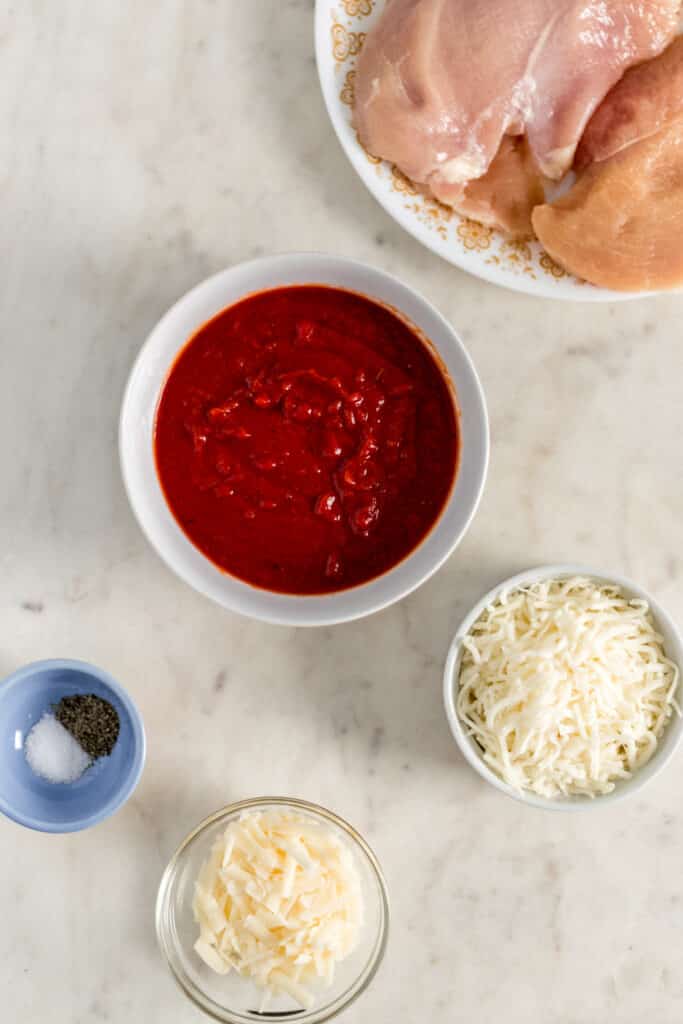 ingredients to make baked chicken mozzarella