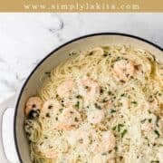 Overhead view of finished pasta in pan on pin with text overlay.