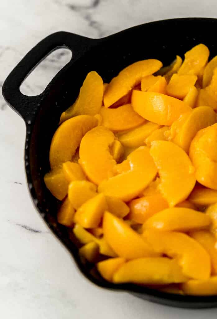 peach mixture for crisp in cast iron skillet