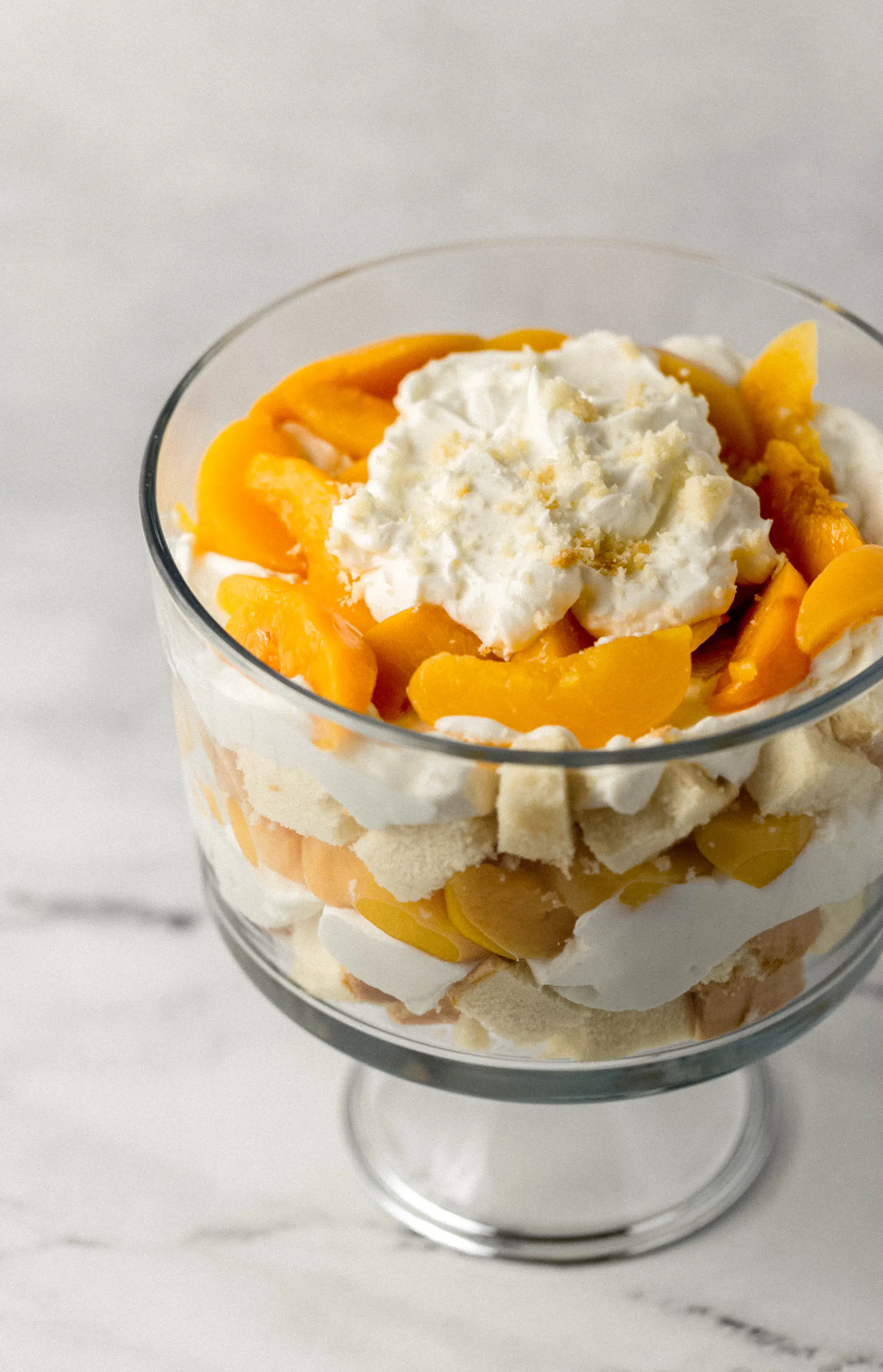 finished peach trifle in glass trifle bowl 