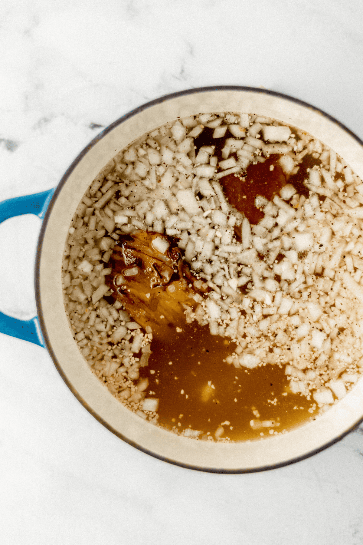 broth, onion, garlic, and ham hocks added to large pot 