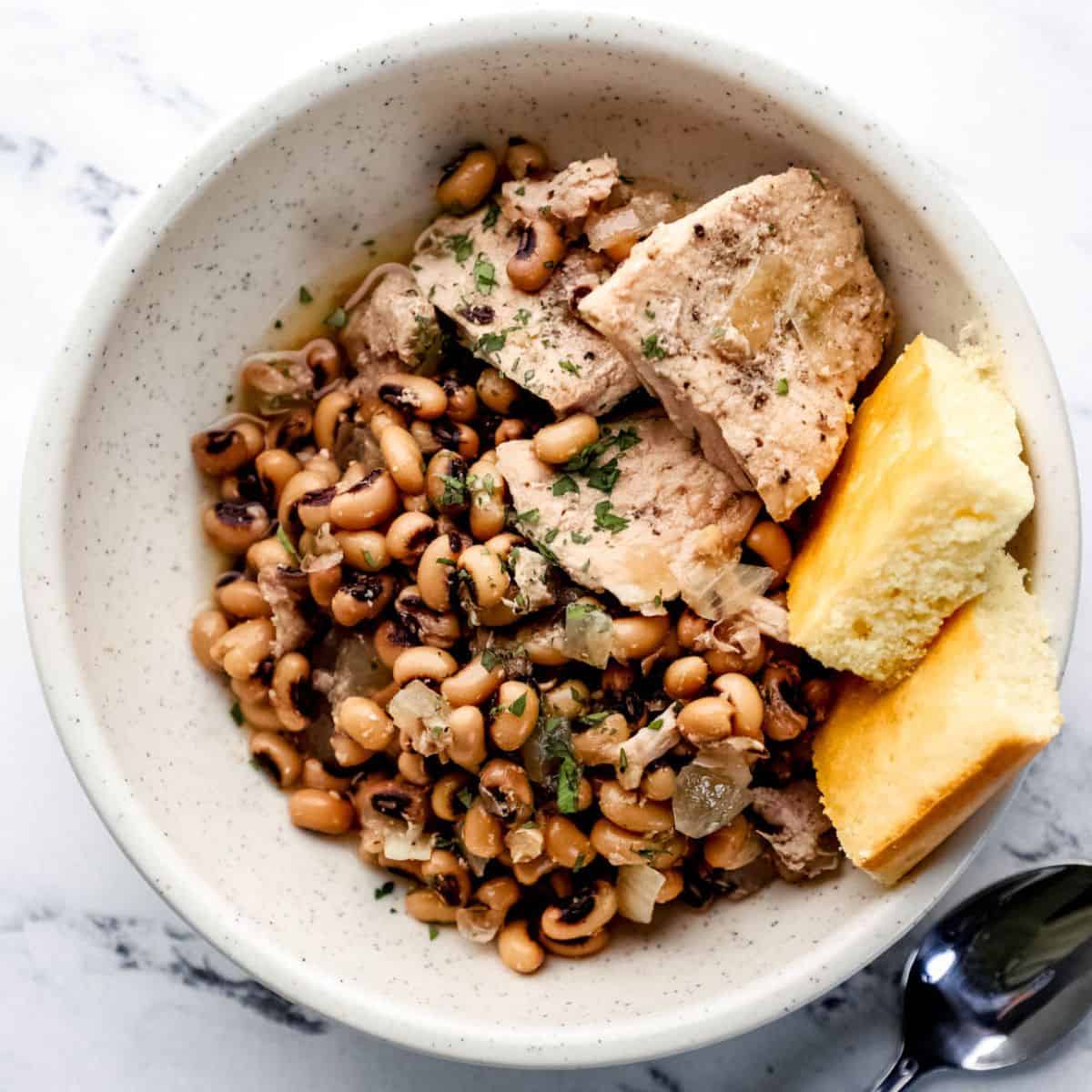 What Goes With Cornbread: 21 Delicious Ideas